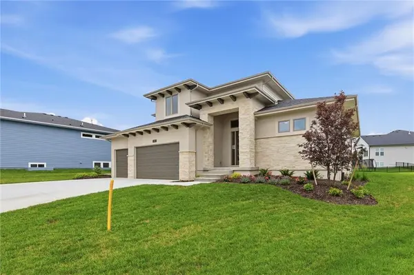 22017 W 99th TER, Lenexa, KS 66220