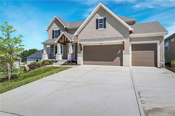 22076 W 99th TER, Lenexa, KS 66220