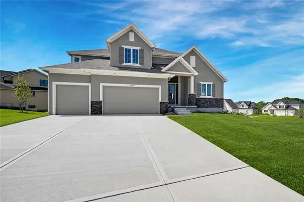 22077 W 99th TER, Lenexa, KS 66220