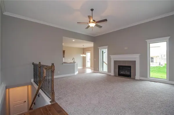 8911 N Monroe AVE, Kansas City, MO 64156