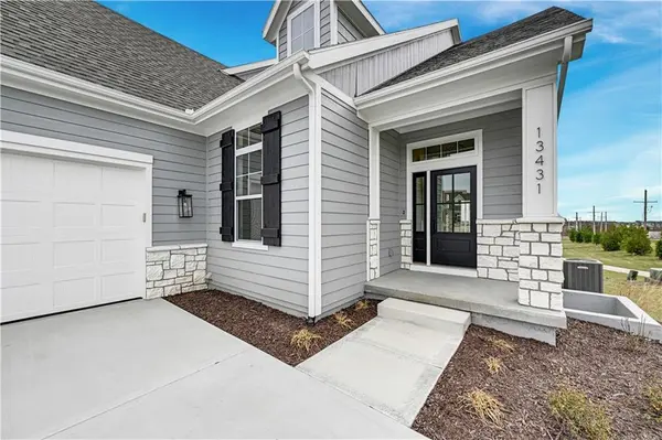 13431 W 174th TER, Overland Park, KS 66221