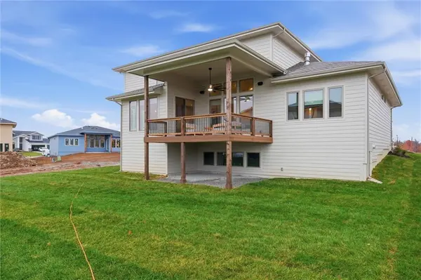 21913 W 99th TER, Lenexa, KS 66220