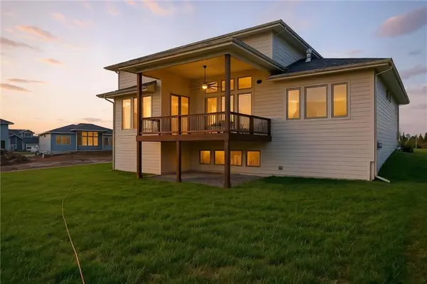 21913 W 99th TER, Lenexa, KS 66220