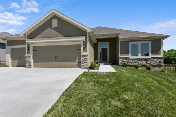 8912 N Monroe AVE, Kansas City, MO 64156