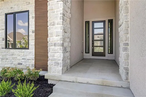 17401 Parkhill ST, Overland Park, KS 66221