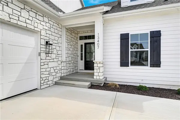 13407 W 174th TER, Overland Park, KS 66221