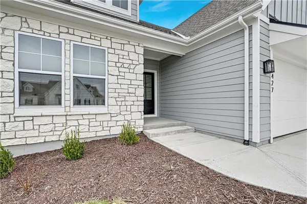 13427 W 174th TER, Overland Park, KS 66221