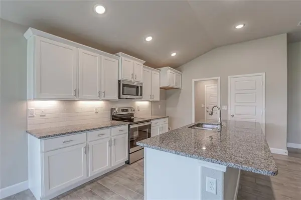 16782 S Hall ST, Olathe, KS 66062