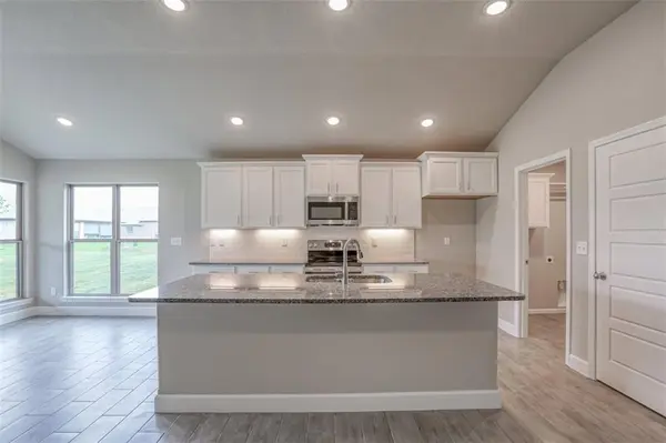 16782 S Hall ST, Olathe, KS 66062