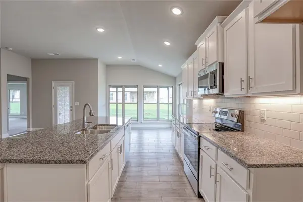 16782 S Hall ST, Olathe, KS 66062