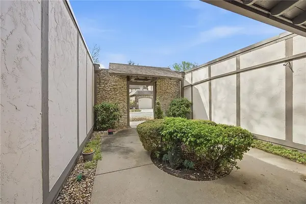 10217 Conser ST, Overland Park, KS 66212