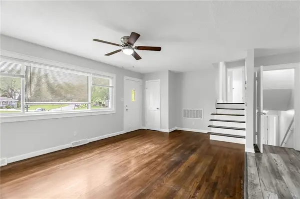 604 NW Carroll DR, Lee's Summit, MO 64063