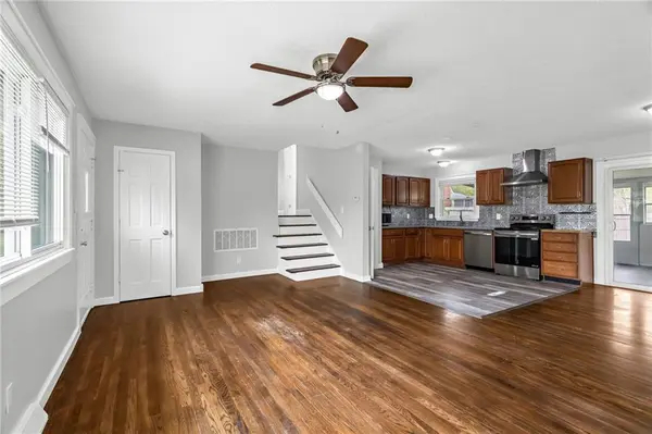 604 NW Carroll DR, Lee's Summit, MO 64063
