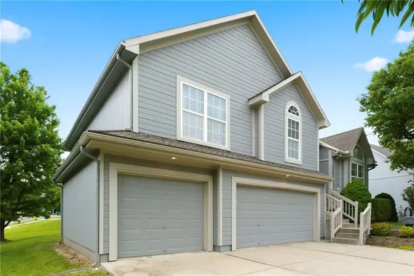 2301 SW Tracker LN, Lee's Summit, MO 64082