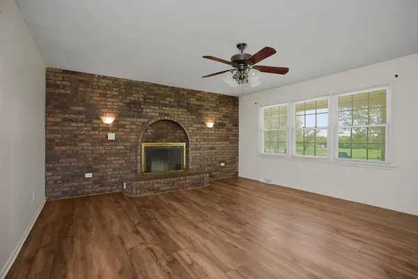 15706 E 245th ST, Peculiar, MO 64078