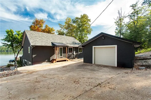 472 Osage Oaks DR, Climax Springs, MO 65324