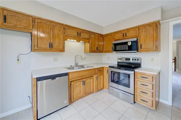 8635 N HULL AVE, Kansas City, MO 64154
