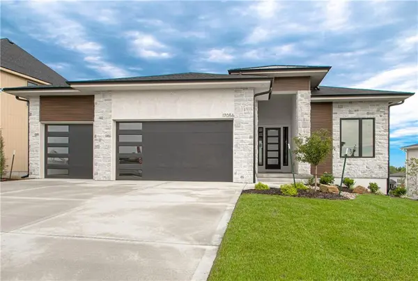 17056 W 172nd TER, Olathe, KS 66062