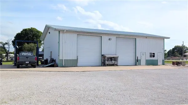 3055 S 32 HWY, El Dorado Springs, MO 64744
