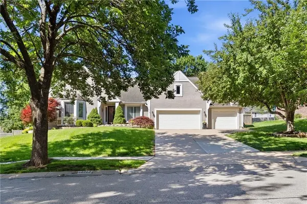 12008 Summit ST, Kansas City, MO 64145