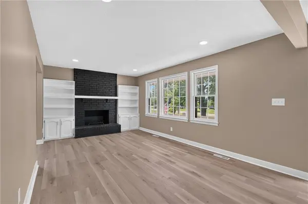 10508 E 241st Ter TER, Peculiar, MO 64078