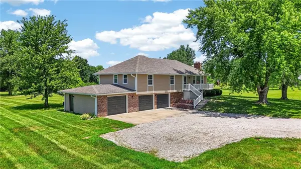10508 E 241st Ter TER, Peculiar, MO 64078