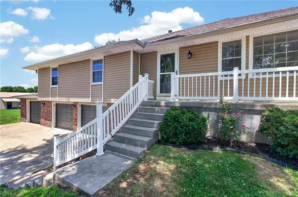 10508 E 241st Ter TER, Peculiar, MO 64078