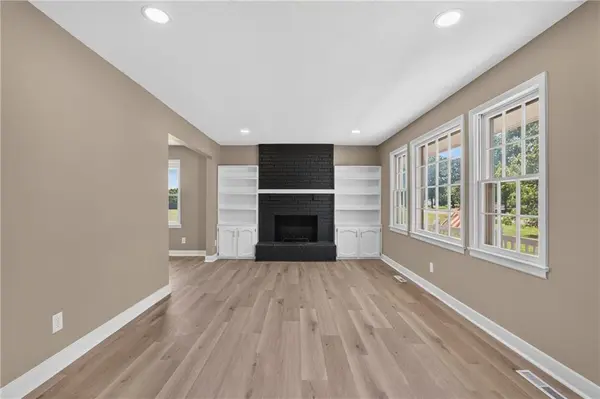 10508 E 241st Ter TER, Peculiar, MO 64078