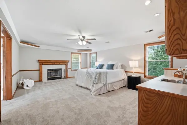 820 NE Adams DR, Lee's Summit, MO 64086