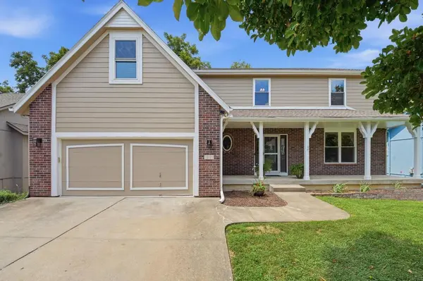 820 NE Adams DR, Lee's Summit, MO 64086