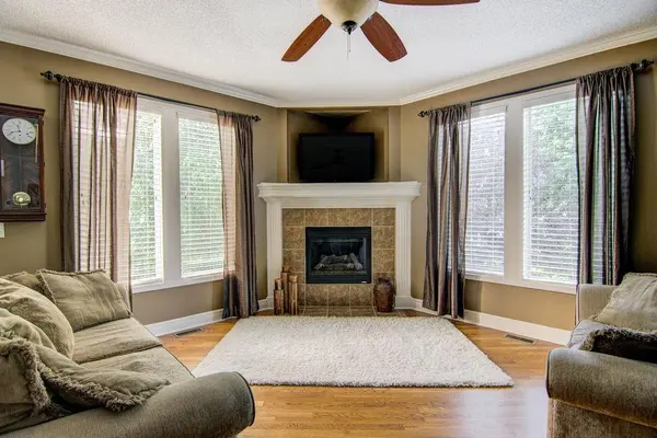 24115 W 79th TER, Lenexa, KS 66227