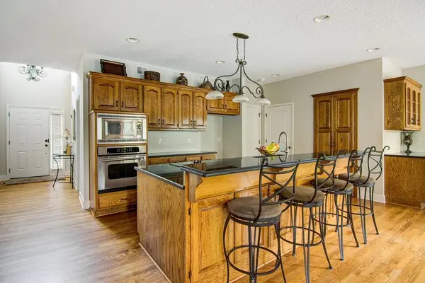 24115 W 79th TER, Lenexa, KS 66227