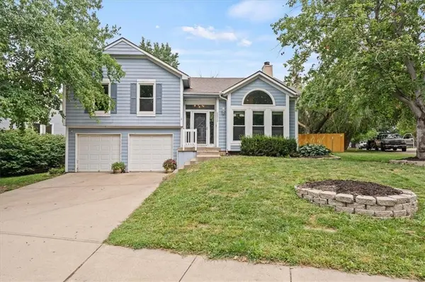 22012 W 48th ST, Shawnee, KS 66226