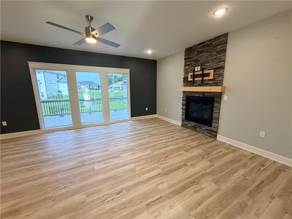 1244 Hillmann LN, Warrensburg, MO 64093