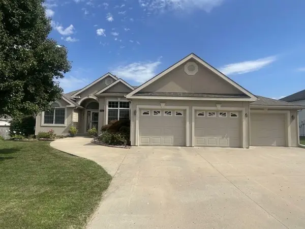 16017 Cedar ST, Basehor, KS 66007