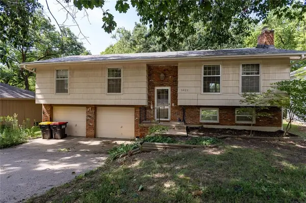 5822 NW Aspen LN, Kansas City, MO 64152