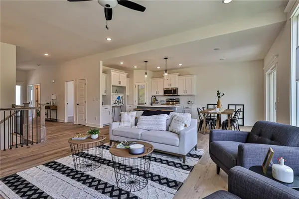 104 SW Nelson DR, Blue Springs, MO 64014