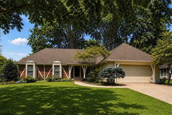9312 Alhambra ST, Prairie Village, KS 66207