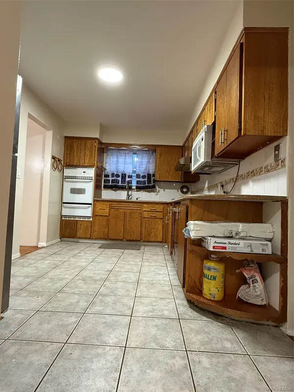 15 Meriam ST ##A (First Floor), Hempstead, NY 11550
