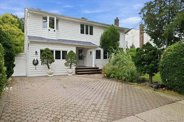 701 Hoover ST, North Bellmore, NY 11710