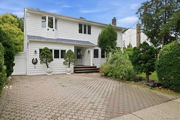701 Hoover ST, North Bellmore, NY 11710
