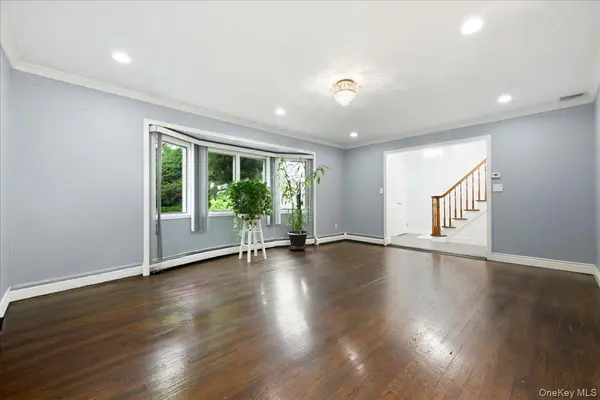 701 Hoover ST, North Bellmore, NY 11710