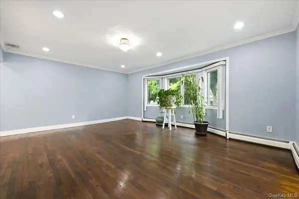 701 Hoover ST, North Bellmore, NY 11710
