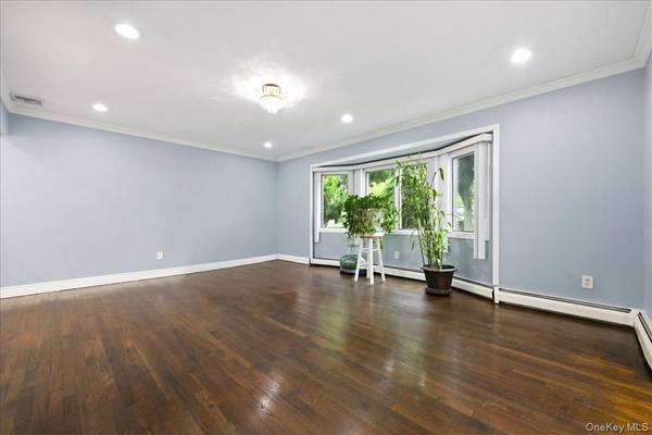 701 Hoover ST, North Bellmore, NY 11710