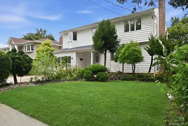701 Hoover ST, North Bellmore, NY 11710
