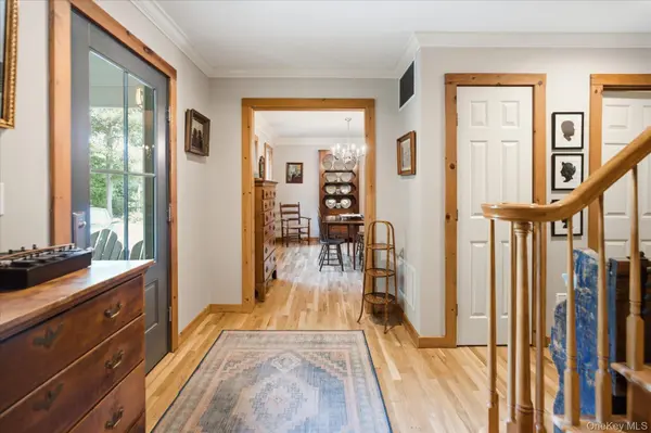 147B Old Country RD, Remsenburg, NY 11960