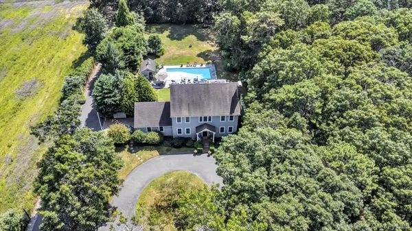 147B Old Country RD, Remsenburg, NY 11960