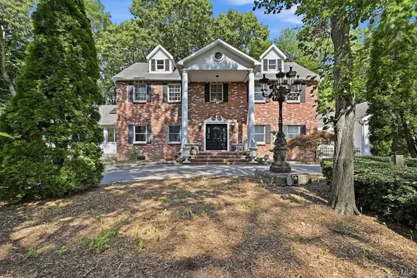 48 Private RD, Calverton, NY 11933