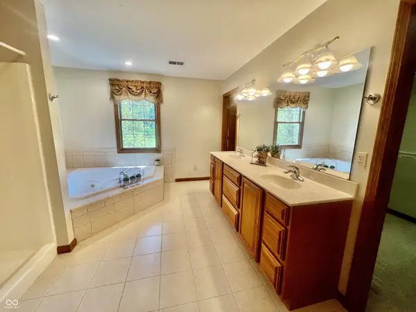 13010 E Otter Creek LN, Columbus, IN 47203