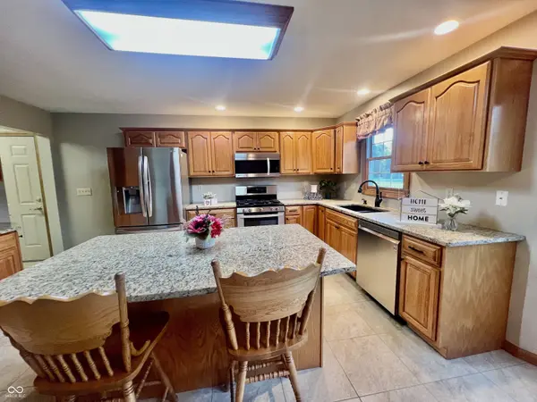 13010 E Otter Creek LN, Columbus, IN 47203